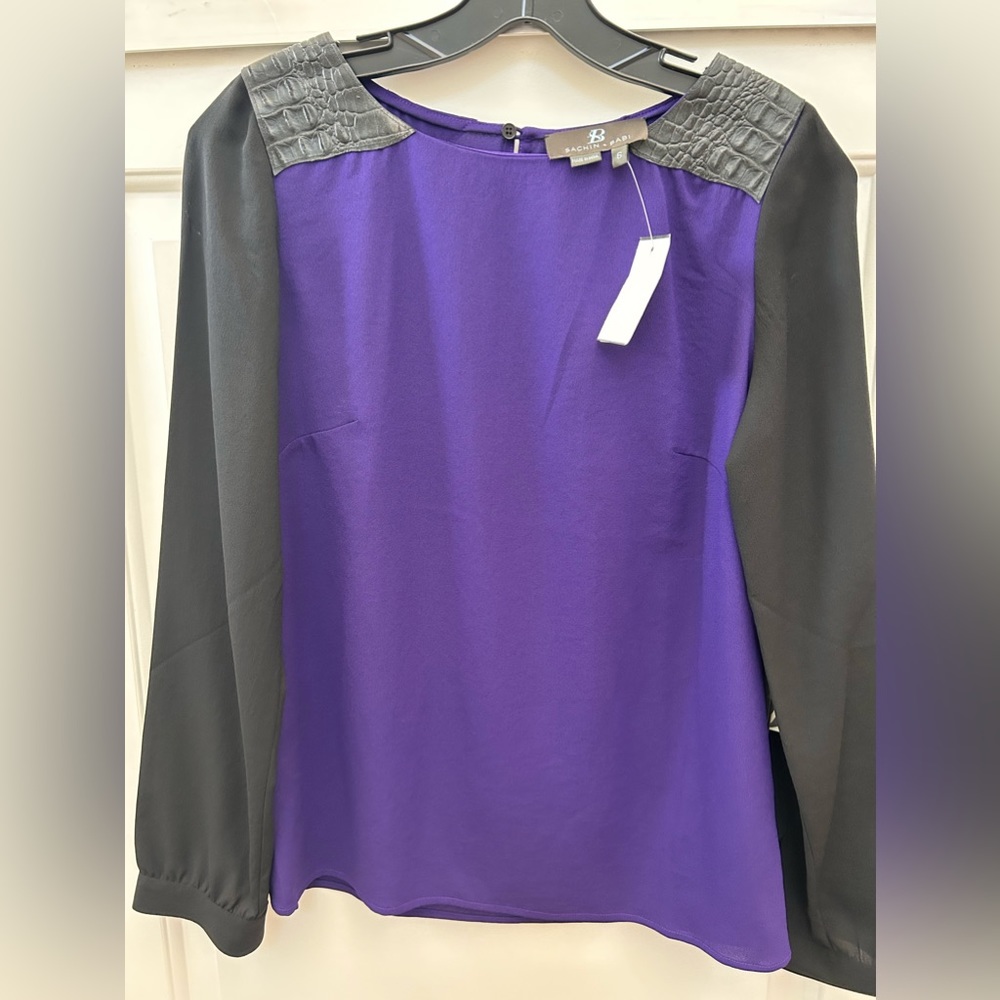 Sachin + Babi Derby Blouse with Calf Suede detail. NWT size 6